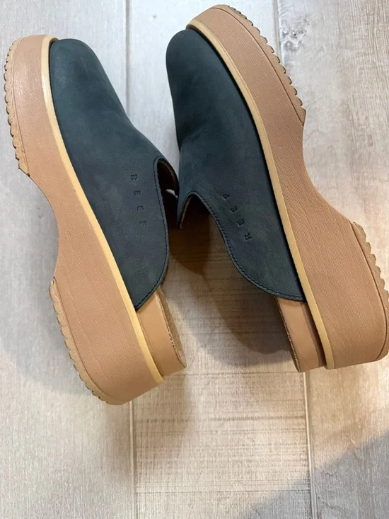 Reef Black and Tan Platform Mule Clogs - Picture 5 of 7